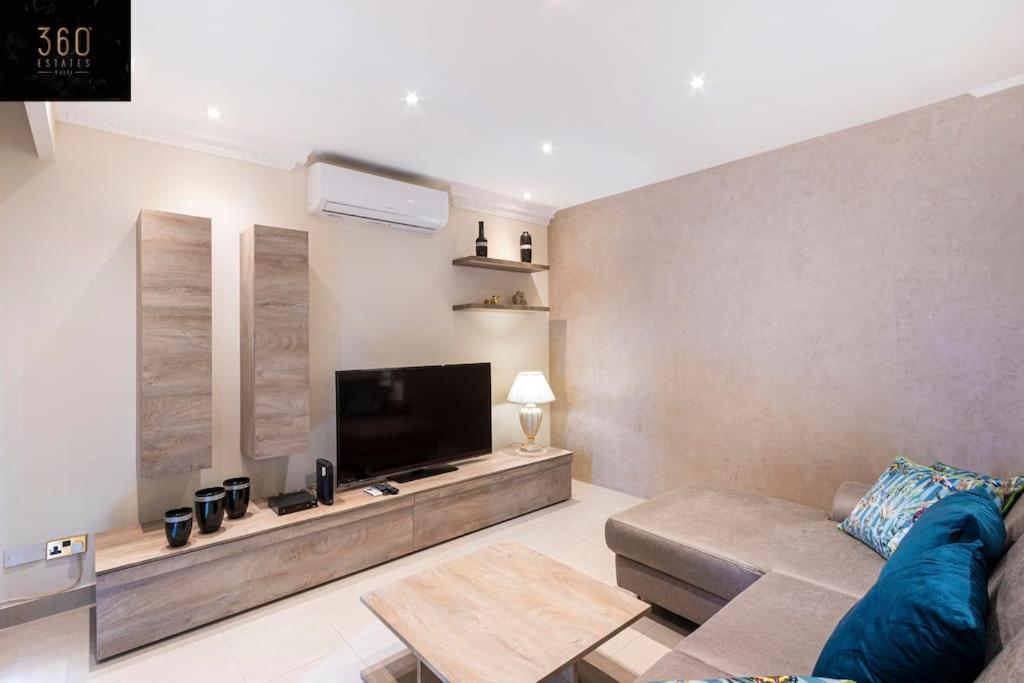 Saint Julian's One Of A Kind, Seafront Property In St Georges Bay By 360 Estates מראה חיצוני תמונה